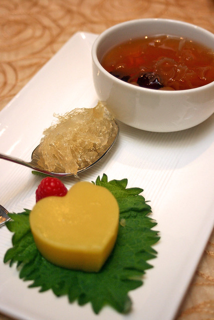 Dessert combination: Chilled Pea Cake and Teochew Sweetened Soup with Bird's Nest