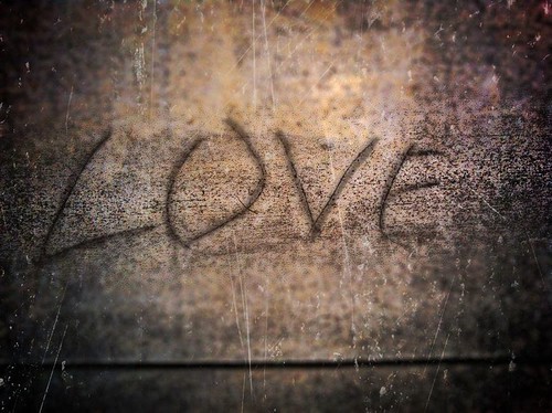 32/365- Love Vandalism by elineart