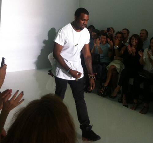 Kanye takes a bow at fashion show