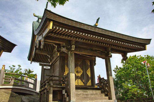 shrine at Nyotai-san