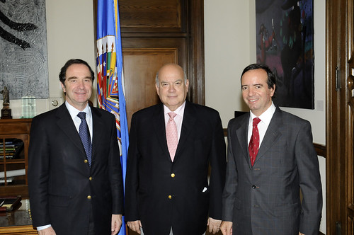 OAS Secretary General Meets with Chilean Senator Larraín

