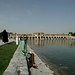 Parque ao lado do rio em Esfahan