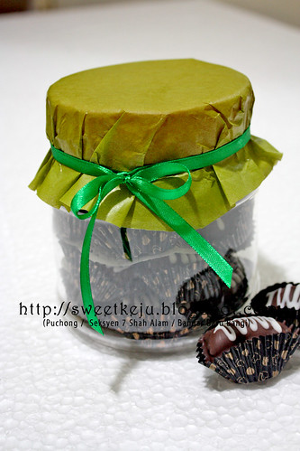 Jar Ribbon Gift Set - Kurma Choc Badam