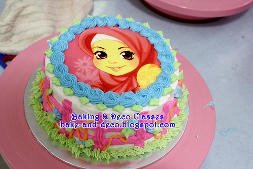 Batch 26 Feb 2011: Combo A - Basic Buttercream Cake & Cupcakes