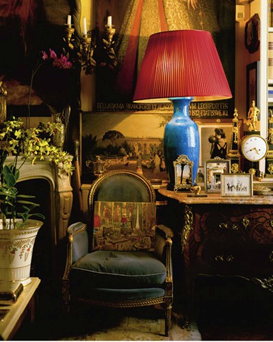 dark-decor-tradional-decorating-ideas-blue-lamp-vintage-home
