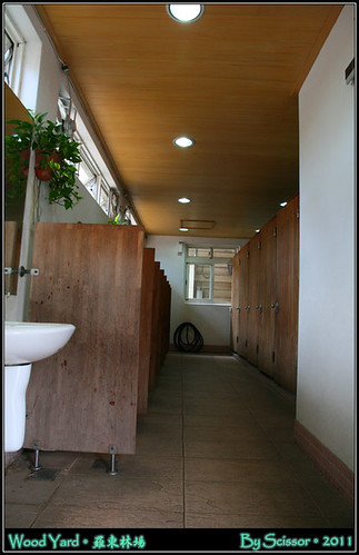 木質廁所