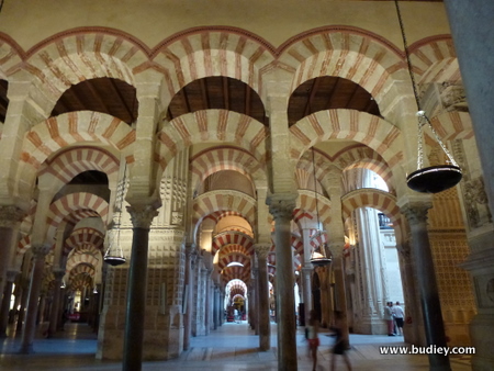 Dalam masjid Cordoba yang kini menjadi Gereja di Spain.