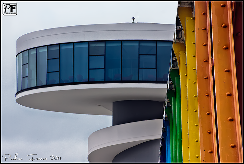 Un pasein por Aviles - Niemeyer en color