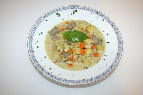 29 - Wirsingeintopf mit Inger & Bratwurstklösschen / Savoy stew with ginger & bacon - Fertiges Gericht