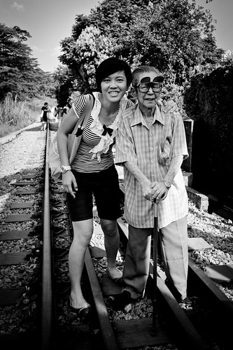 Mr Lee and one of his granddaughter, Jasmine. He had 3 sons and 4 daughters, a total of 7 children he raised while working for KTM.