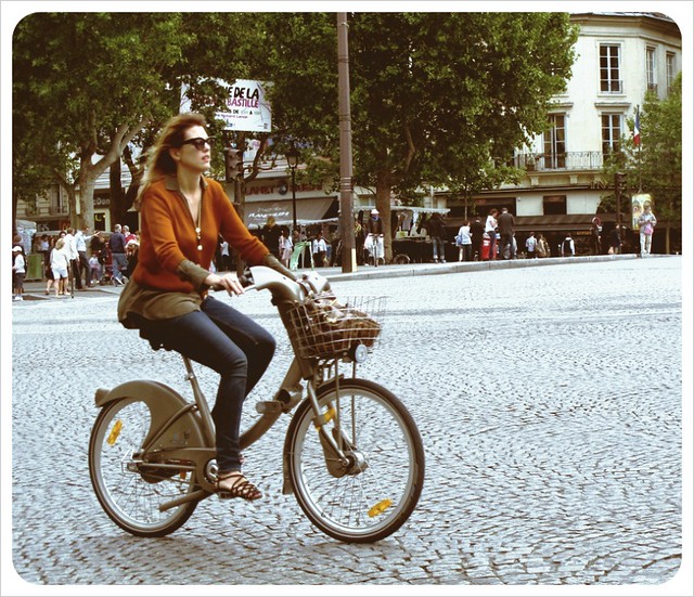 Paris Vélib girl