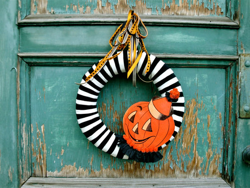 1 - Halloween Wreath by thechicadeeshop