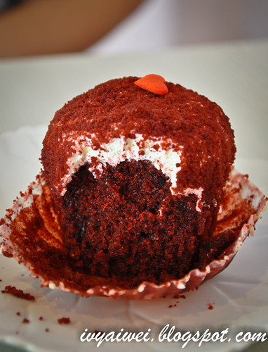 crumbly red velvet cupcake