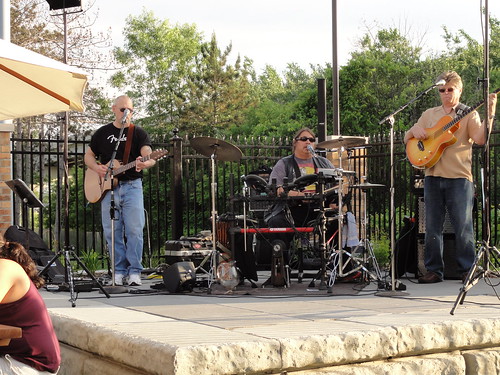Live band out in the beer garden