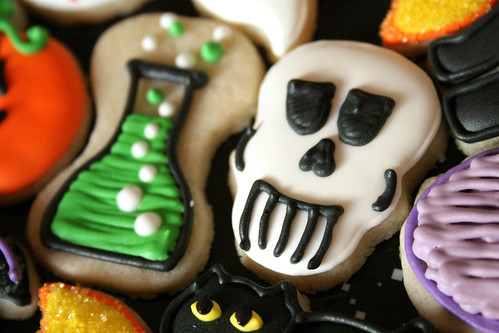 Mini Potion & Mini Skull Cookies.