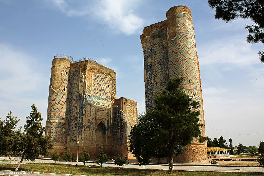 A visita do que resta do grande palácio de Tamerlão, é um dos pontos turísticos mais emocionantes de Shakhrisabz.