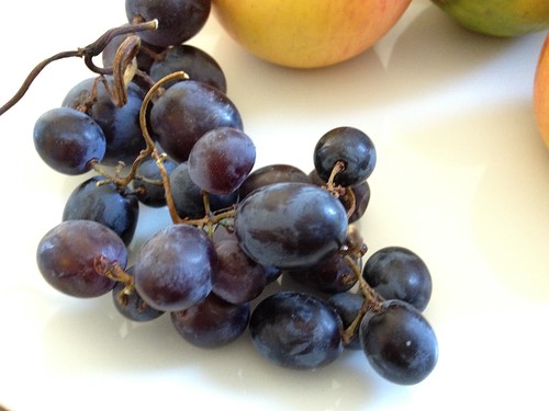 iPhone 4S test shot - grapes