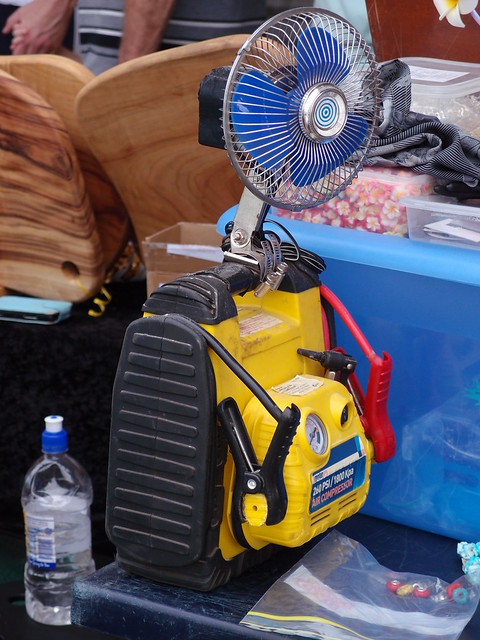 Fan Powered by Air Compressor, Staying Cool Is Serious Business in Darwin - Parap Village Markets