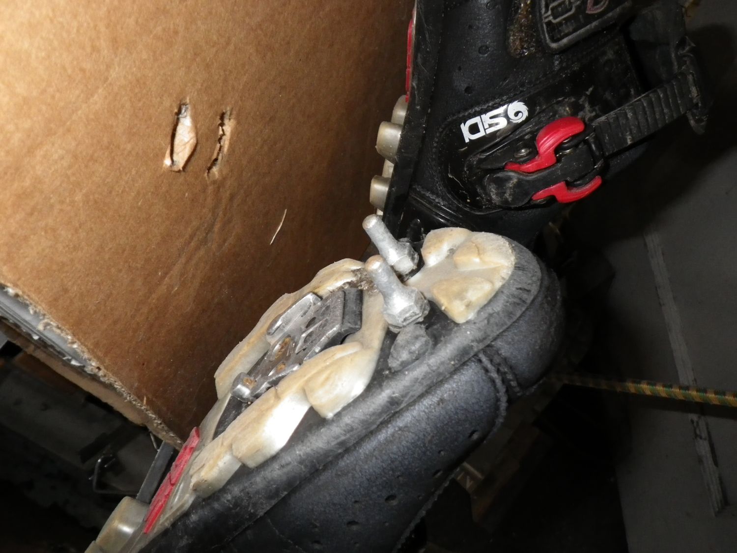 How to hang cyclocross shoes 1