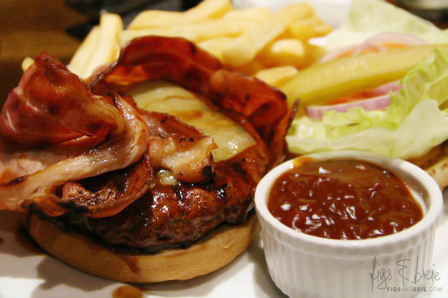 Bacon and Cheese Burger, Hurricanes Bar and Grill