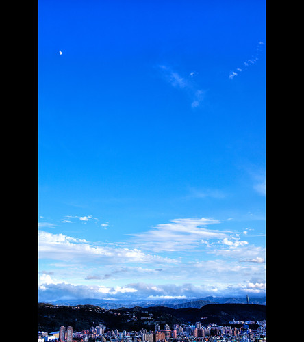 [scenery] moon and Taipei101