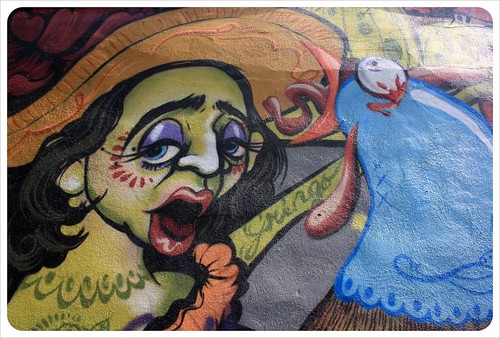 montreal street art lady