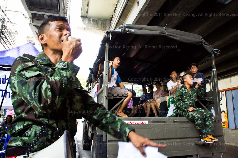 Waiting for Army Truck, Bangkok Flood @ Bangkok, Thailand