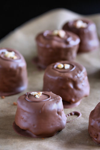 Chocolate Hazelnut Cakes 3345 R