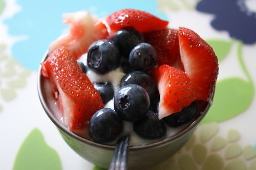 berries, yogurt