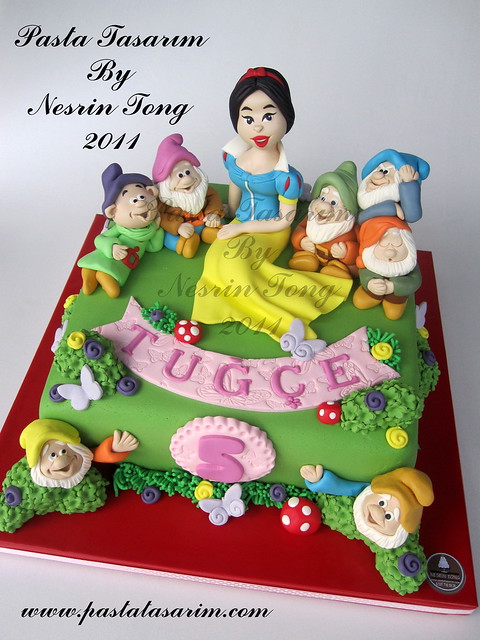  Snow White and 7 Dwarfs cake - TUGCE BIRTHDAY