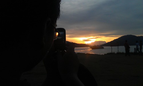 Menikmati Sunset di Marina Island