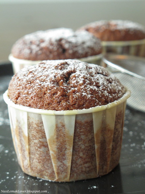 Warm Molten-Centered Chocolate Cupcakes