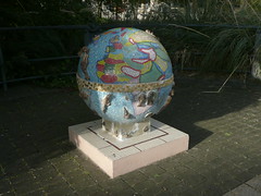 11 10 25 Globe outside the National Archives at Kew