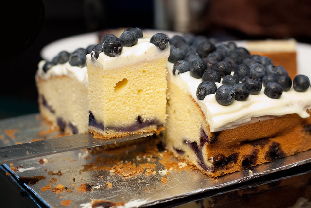 blueberry cake with cheesecake frosting