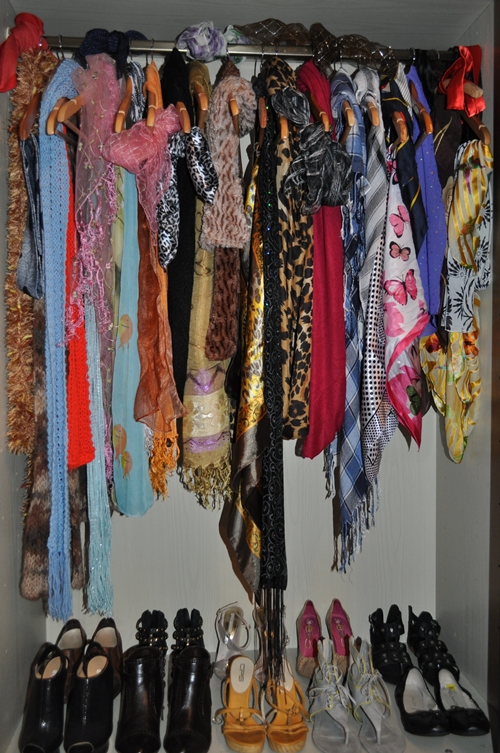 how to organize scarves
