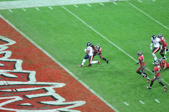MARION BARBER breaks free to score a touchdown