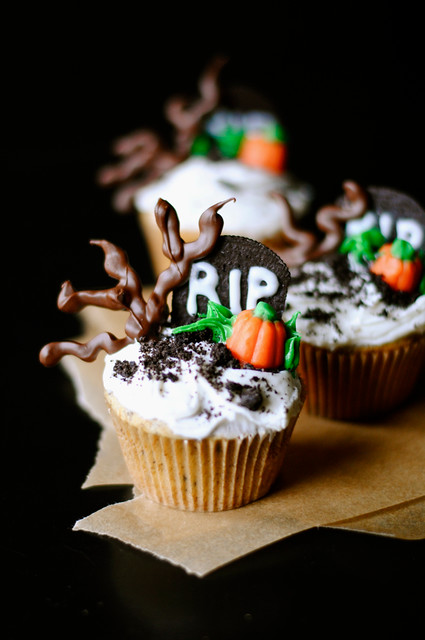 Spooky Graveyard Halloween Cupcakes