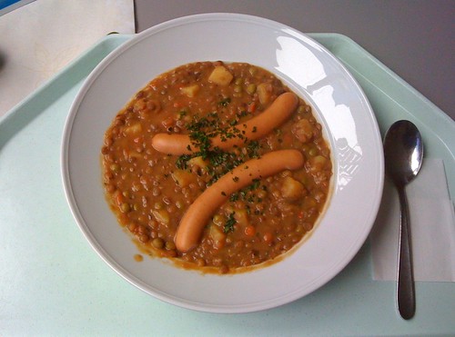 Linseneintopf mit Würstel / Lentil stew with sausages