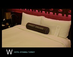 Gorgeous bed, a beautiful mood // The W Hotel Istanbul // @ Akaretler // Beşiktaş // Istanbul // Turkey // Embrace the Location!