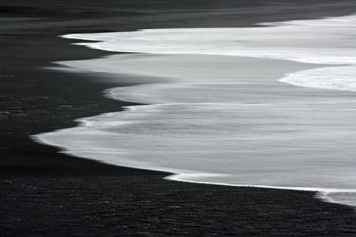 Black sand beach ... by Zé Eduardo...