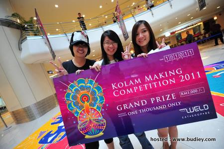 Winner of the Kolam Making Competition takes home RM1000