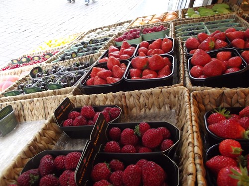 amsterdam fruit market - berries