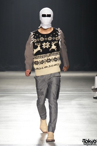 Banal-Chic-Bizarre-Menswear-Japan-Fashion-Week-2012-SS-027-600x899