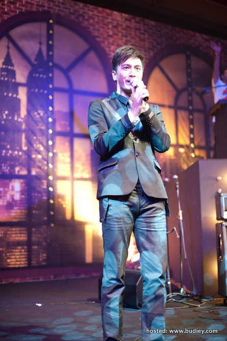 Kenneth Ma singing at Media Prima Berhad Screenings 2012