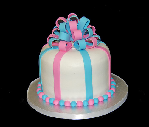 pink and blue gender reveal cake