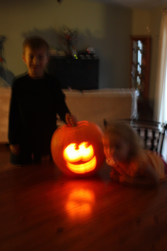 Kids-with-lit-up-pumpkin