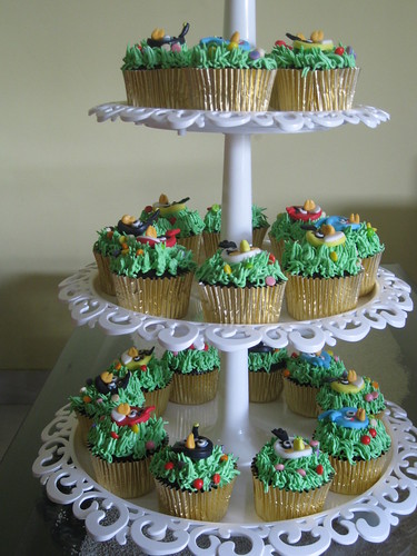 Cupcakes on tier #1