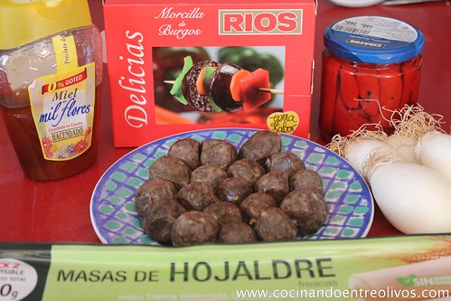 Delicias de morcilla Ríos en costra de hojaldre con coulís de piquillos (2)