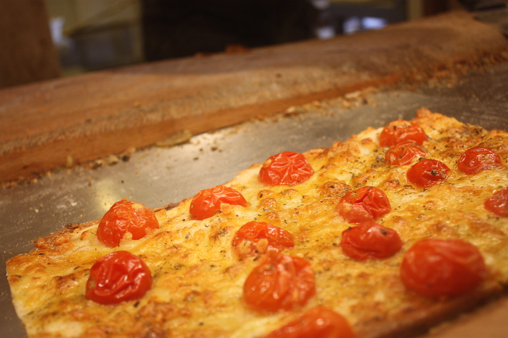 Baby tomato pizza