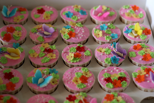 cupcakes-syafa-pink-garden-butterfly